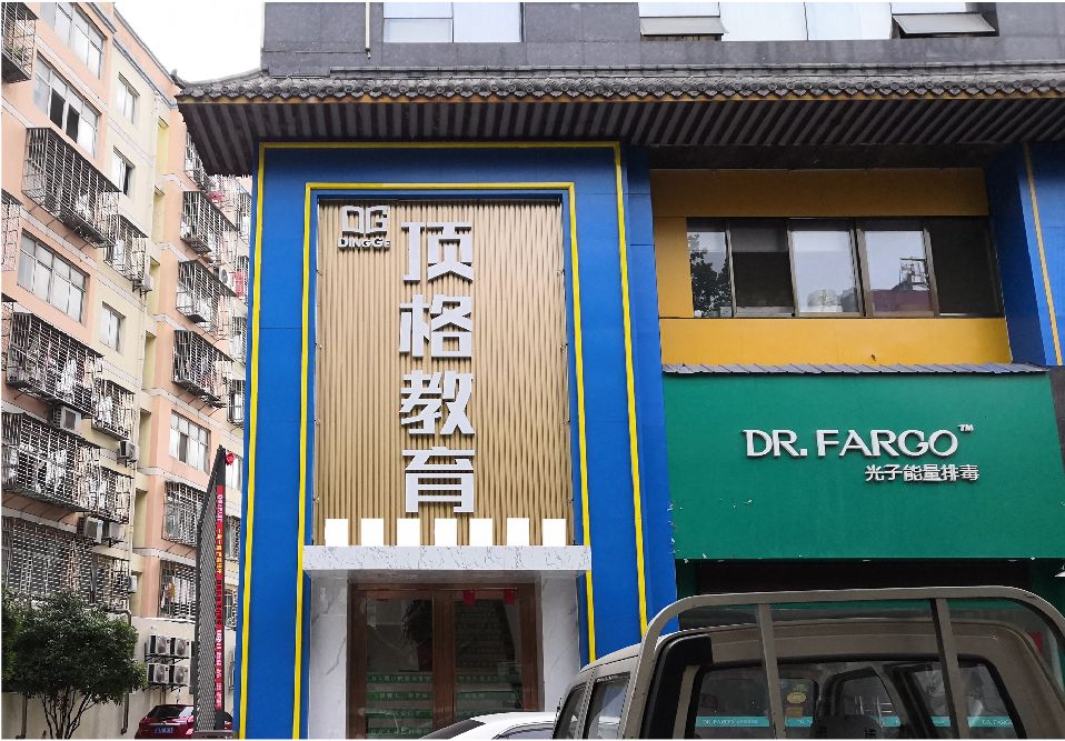 来凤门头设计要符合门店特色。