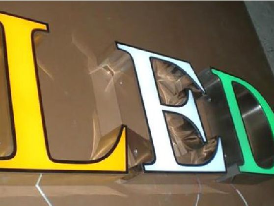 来凤介绍LED招牌的基础知识。